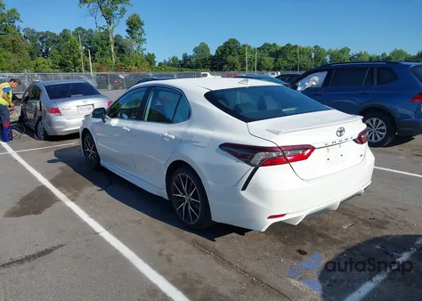 2021 Toyota Camry Se z USA, uszkodzony, nr VIN 4T1G11AK0MU586842